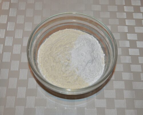 amestecati faina cu praful de copt
