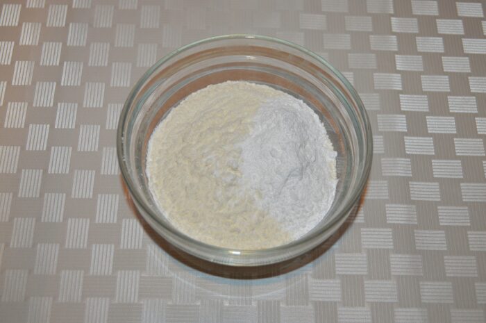 amestecati faina cu praful de copt