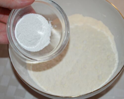Mix the baking powder with the flour
