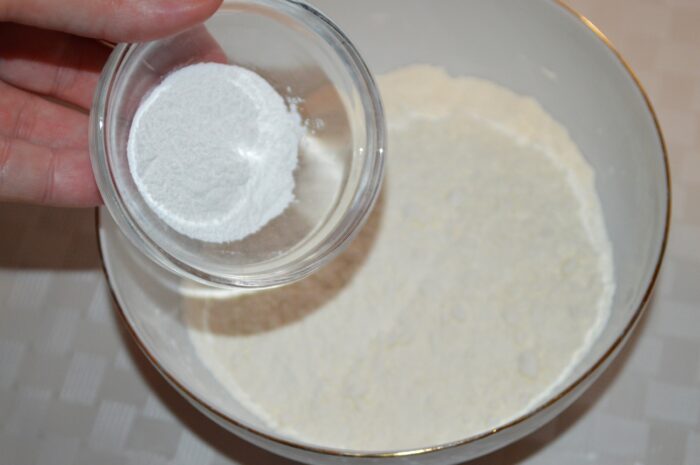 Mix the baking powder with the flour