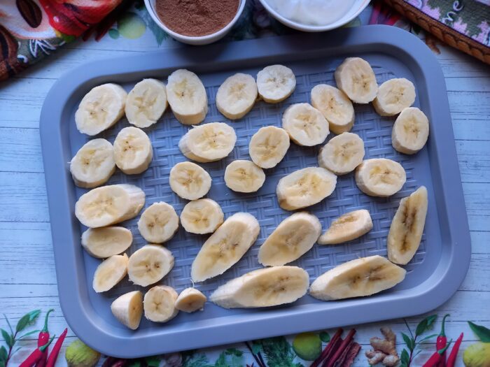 Se aranjeaza pe un platou