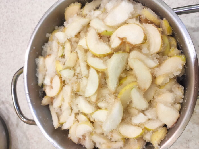 Se toarnă într-un recipient