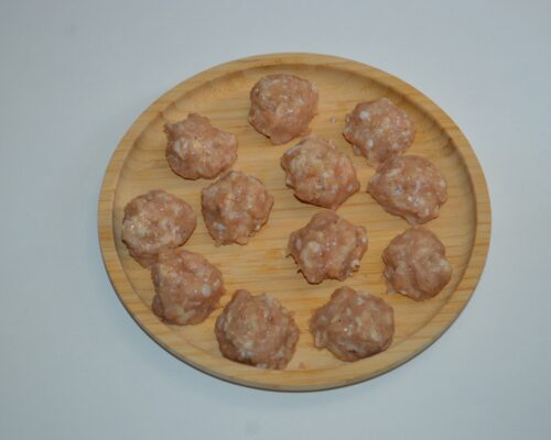Formati chiftelute din carne tocata