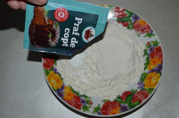 Mix flour with baking powder.