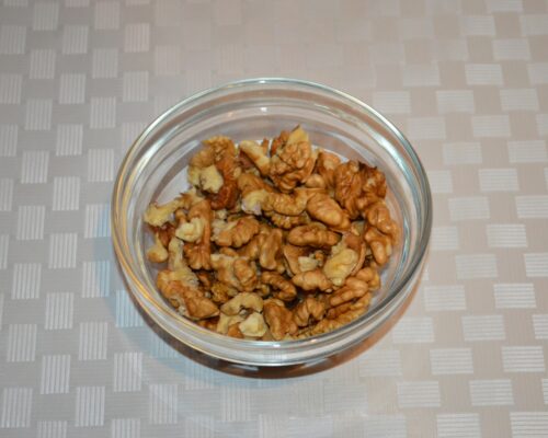 Prepare the walnuts