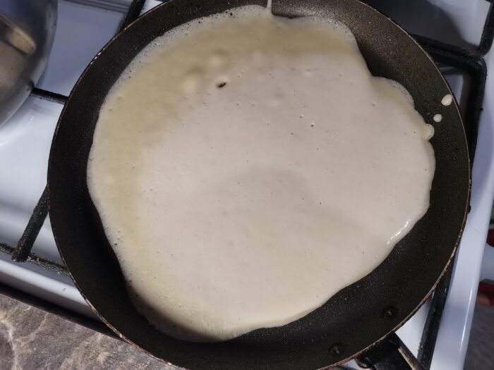 se toarna aluatul lichid