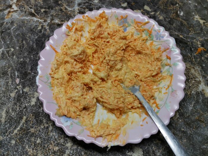 Se amesteca cascavalul si morcovii