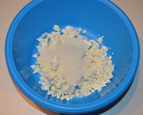 Place the cottage cheese in a deep bowl