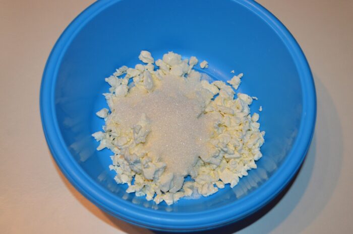 Place the cottage cheese in a deep bowl