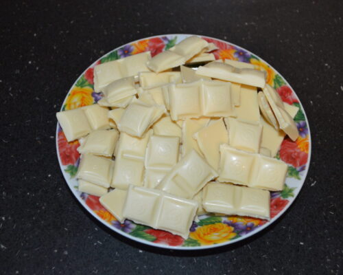 In the meanwhile, prepare the cream