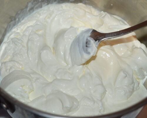 Pour the cream into a saucepan and turn the heat on medium