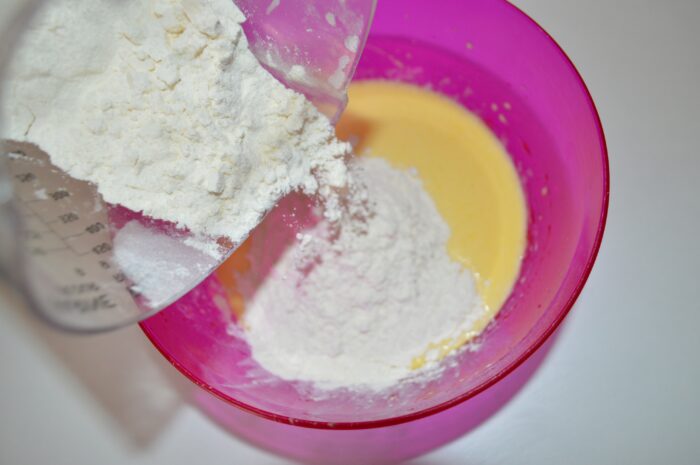 Mix flour with baking soda