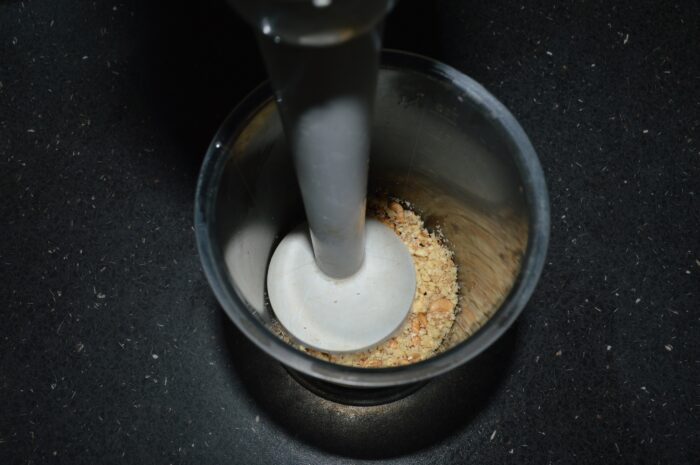 Press the walnut kernels