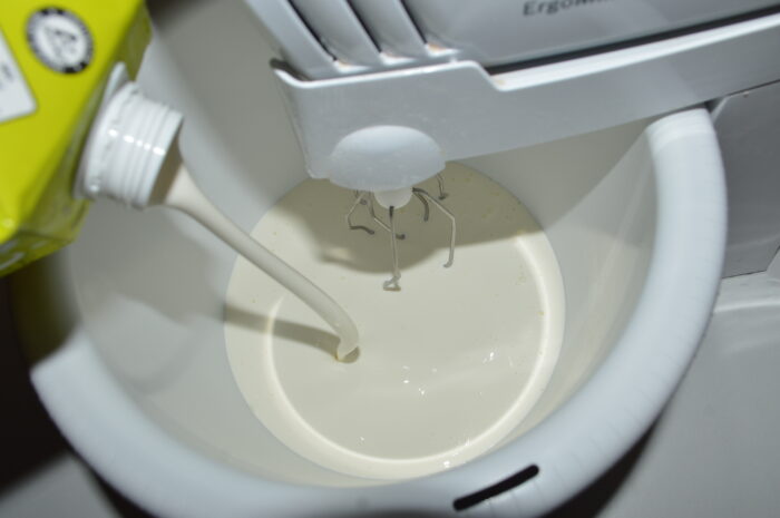 Pour the 33% whipping cream