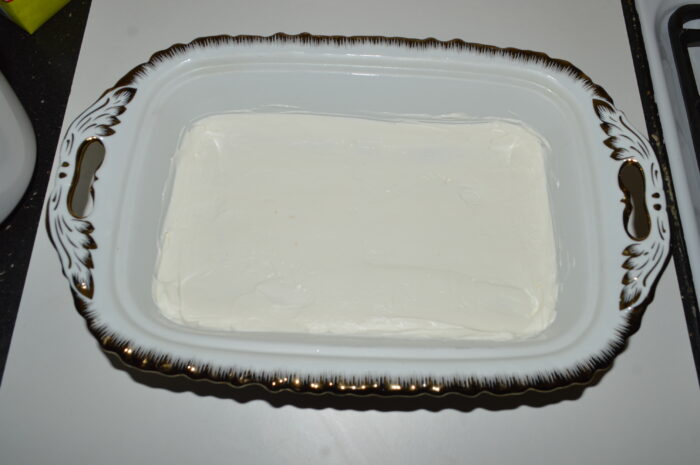 Spread the remaining half of the cream