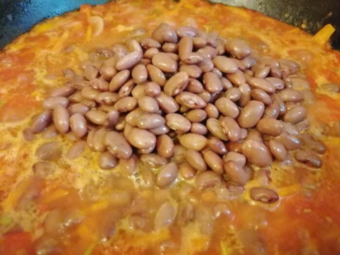 se adaugă fasolea fiartă