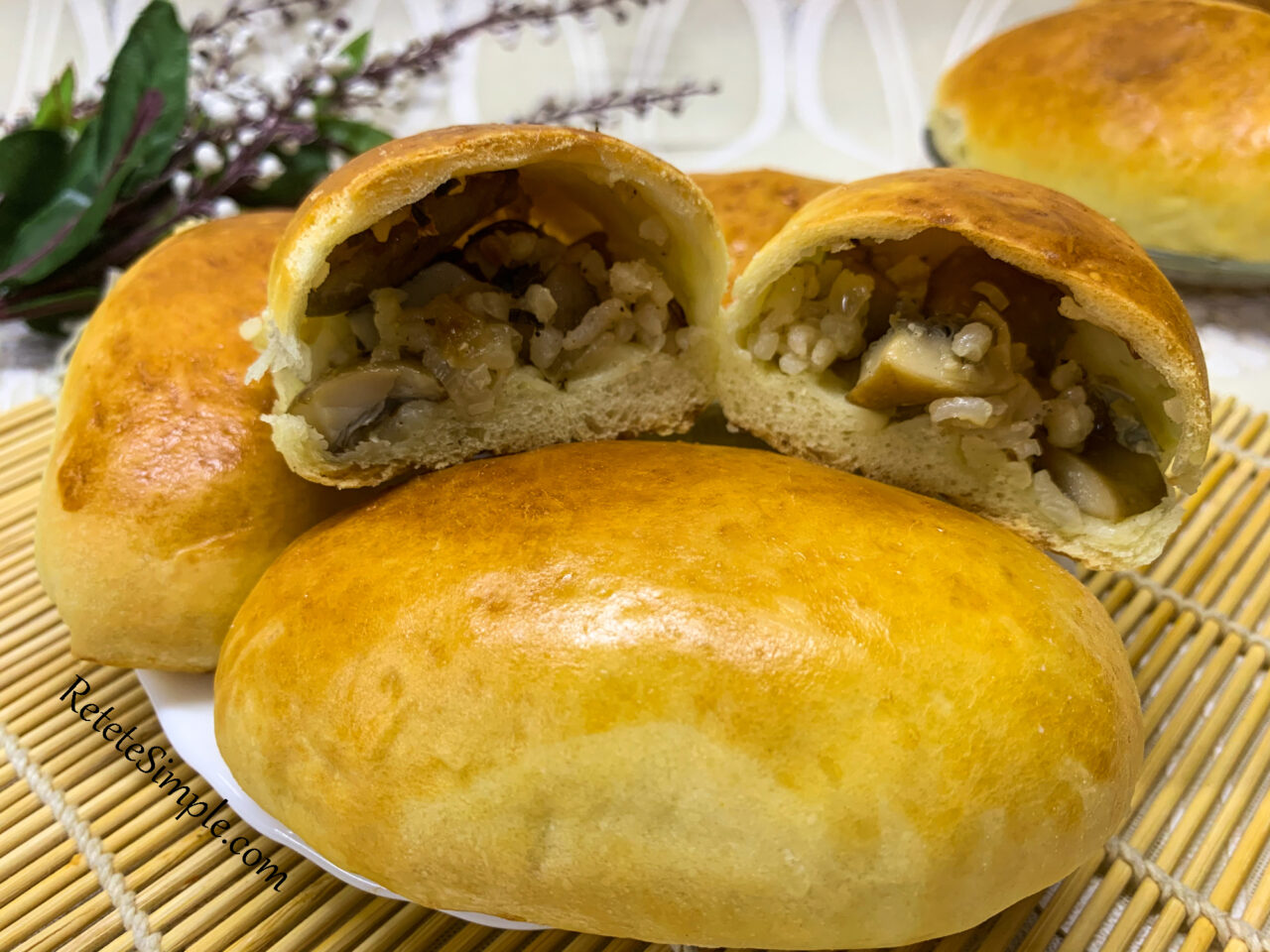 Pateuri umplute cu ciuperci si orez la cuptor poza