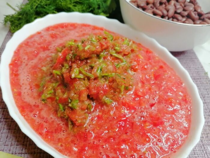 Roșia se taie în 4 părți