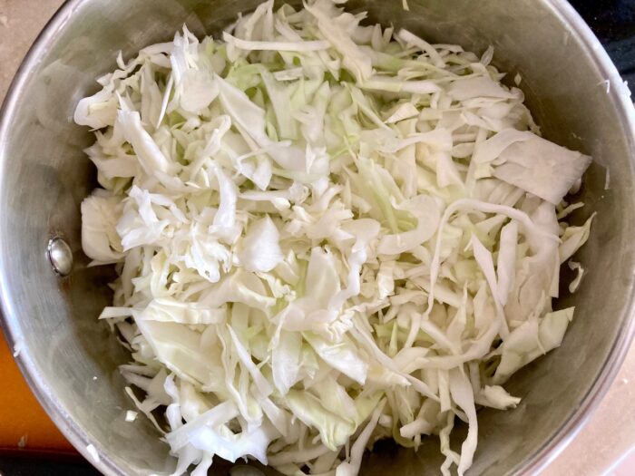 Shred the cabbage into small pieces
