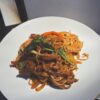 Spaghetti mixed with soy-marinated beef slices and bell peppers