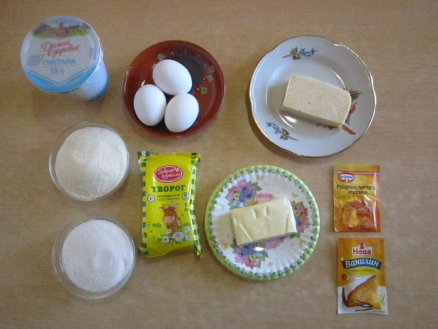 poza cu ingrediente pentru budinca