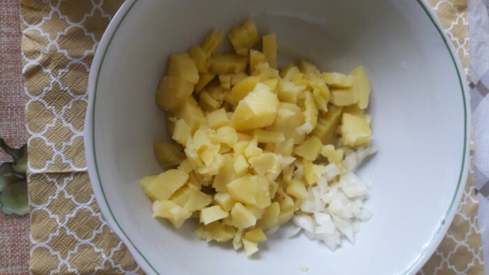 se pun legumele intr-un bol