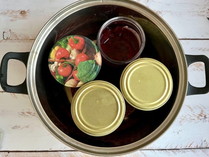 Sfecla marinata se sterilizeaza timp de 20 de minute