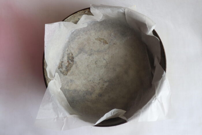 Start molding the cake