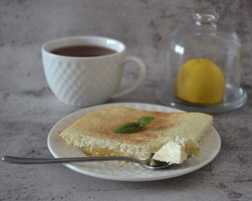 Homemade banana and cottage cheese cake with no added sugar