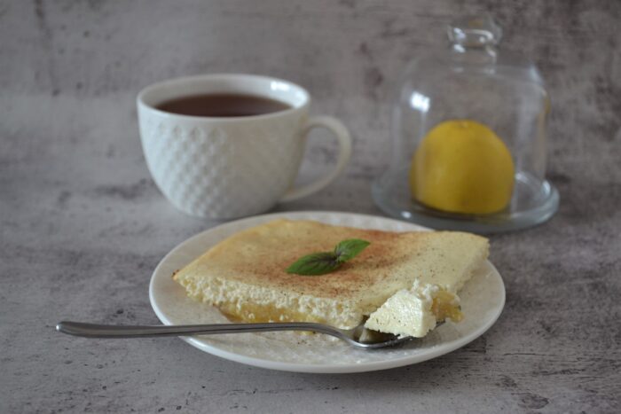 Homemade banana and cottage cheese cake with no added sugar