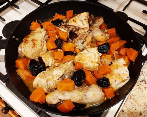 Rinse the dried plums in cold water and place them in the pan