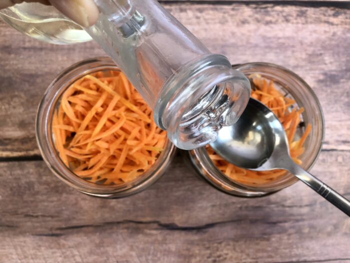 Влить растительное масло