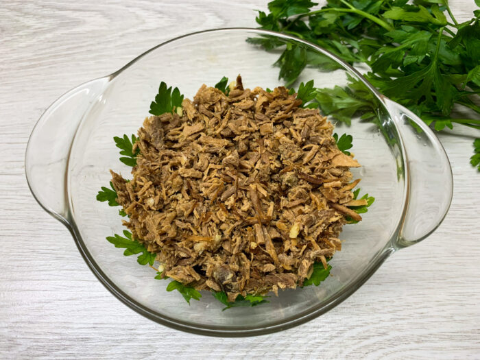 Прижимаем их мясной массой