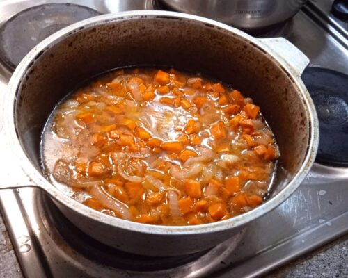 Следом запускаем лук с морковкой