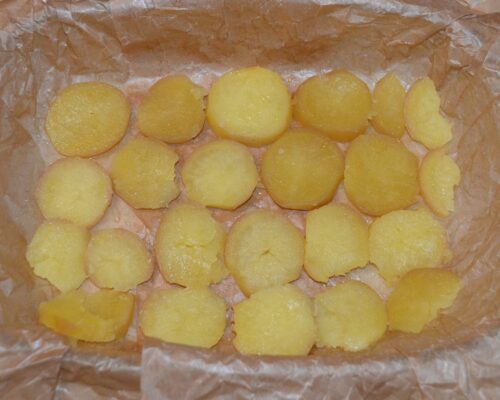 Cut the boiled potatoes into rounds