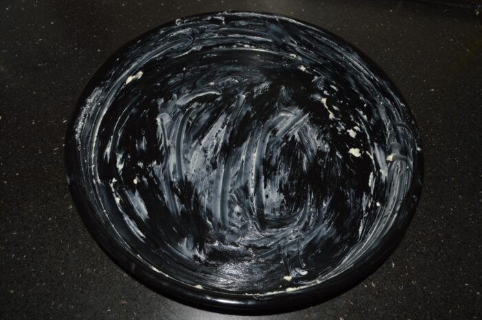 Grease the baking tray with butter at room temperature