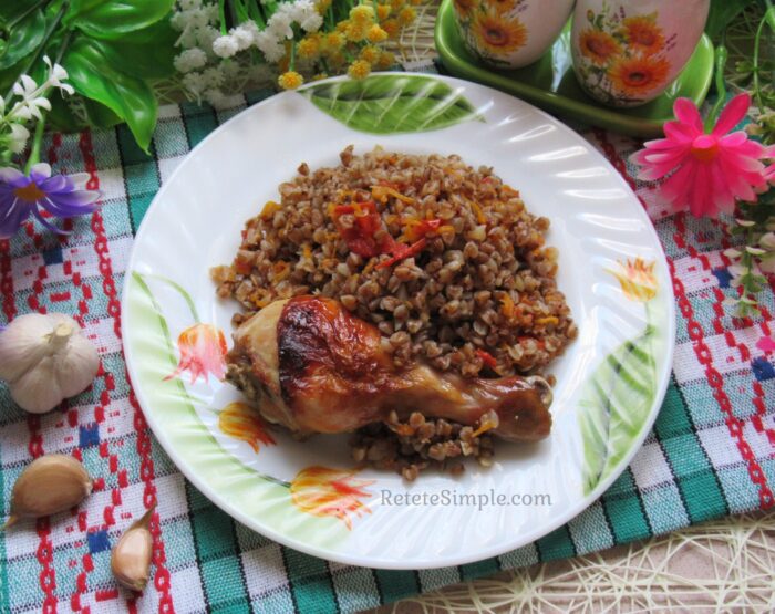 Pulpe de pui rumenite la cuptor cu hrisca aromata