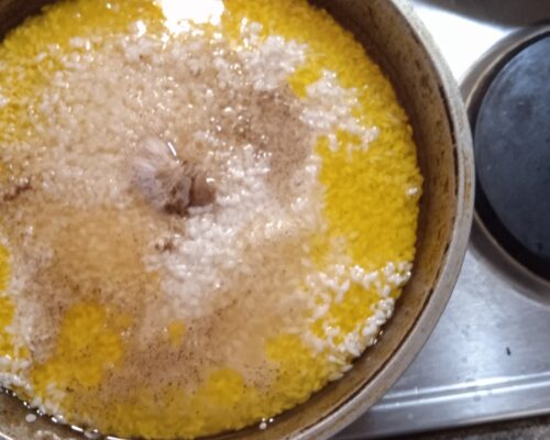 apply all the spices and fill the rice
