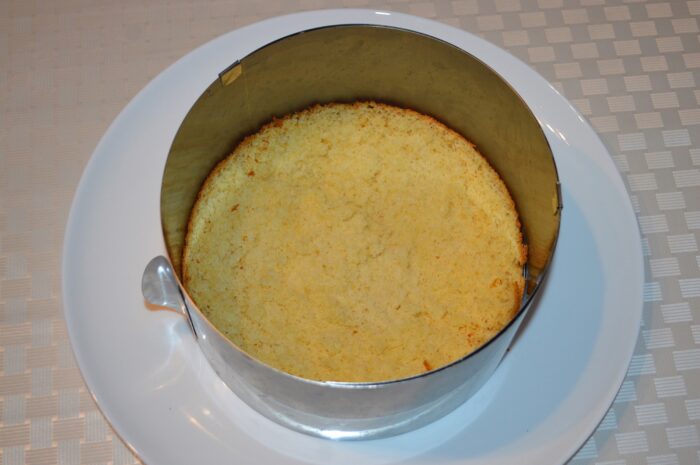 Cut the sponge cake into two equal pieces