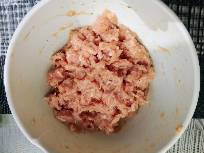 Amestecati bine toate ingredientele