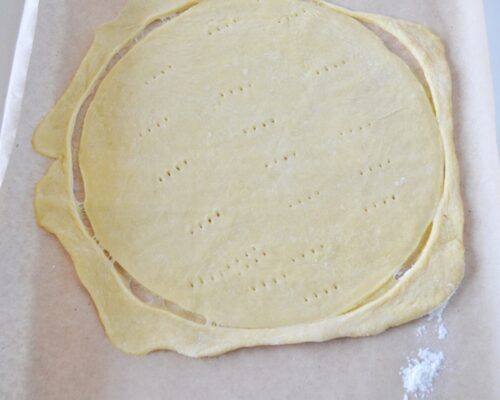 Cut a circle using a pizza cutter