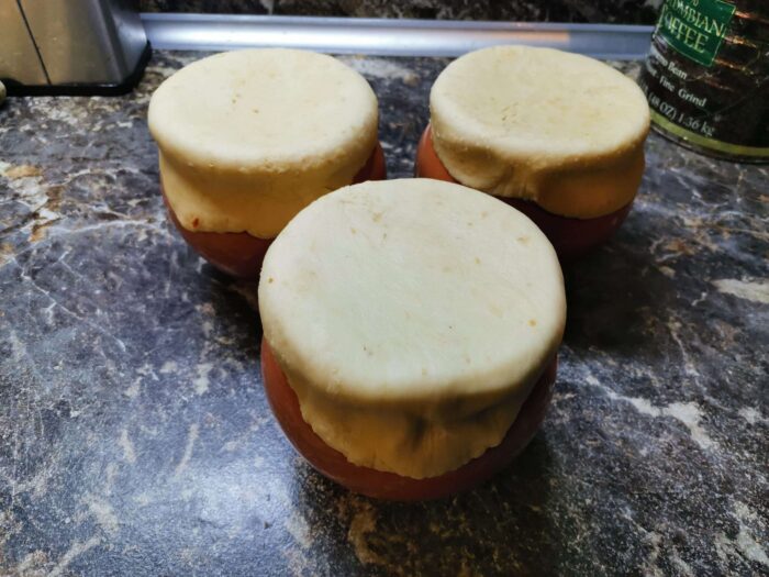 Иногда вместе глиняных крышек я использую тесто