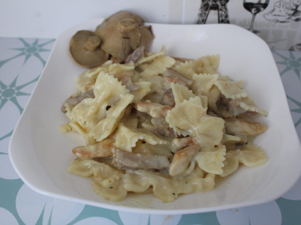 One-pan creamy chicken and mushroom pasta