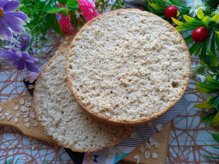 А когда он остынет, разрежем на 2 коржа