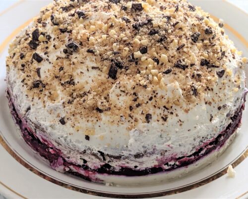 Cover the cake with the remaining cream and sprinkle with walnuts