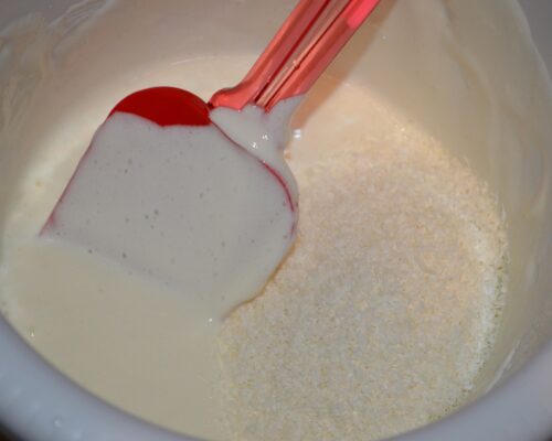 Add 40 grams of grated coconut