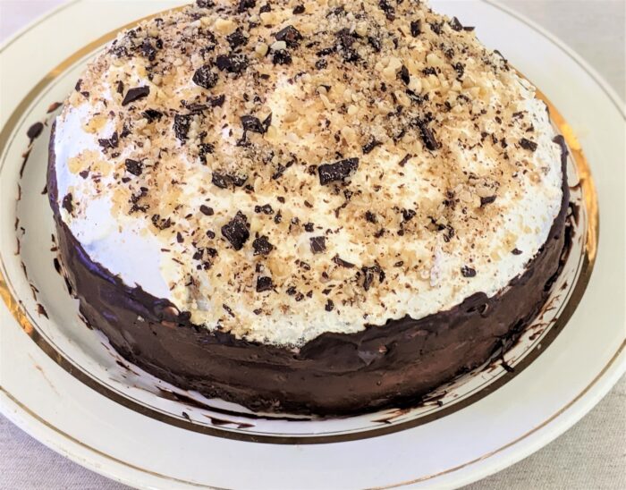 cover the sides of the cake with chocolate glaze