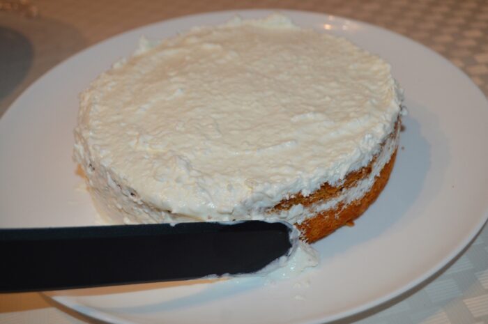 remove the pastry ring and spread the remaining cream