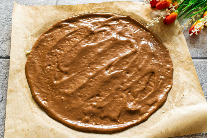 Из пергаментной бумаги вырезать квадраты