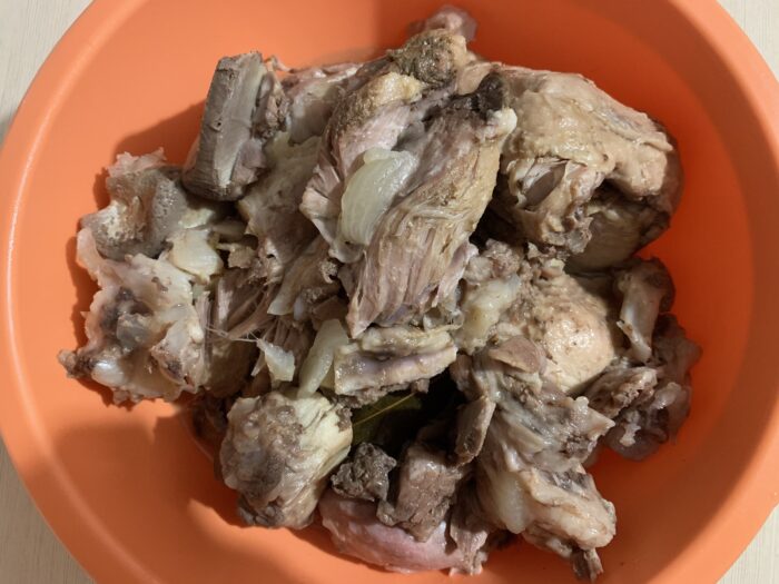 When the meat is cooked, remove and leave to cool